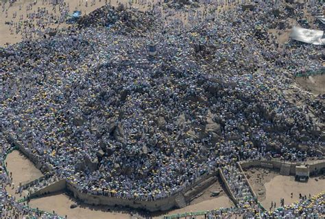 aerial    hajj reveal  massive scale quartz