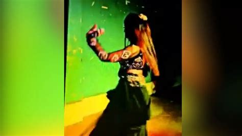 Jharkhand News मंदिर परिसर में चल रहा था अश्लील डांस नशे में धुत्त