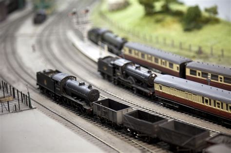 model train manufacturers   scale