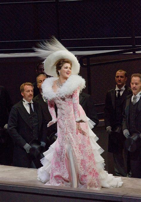 Anna Netrebko Adds Glamour To Bland Manon At The Metropolitan Opera