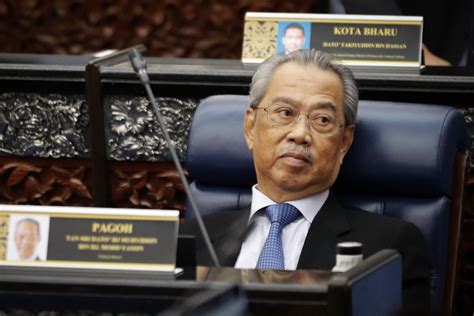 second cabinet minister quits in blow to malaysian leader ap news