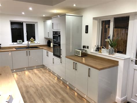 howdens kitchen fitters service  wigan