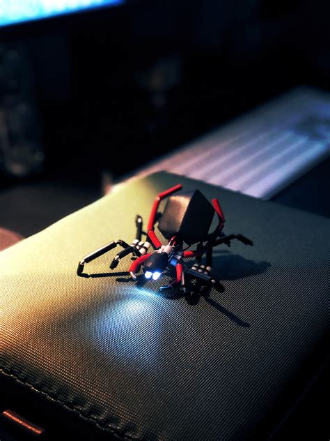 spider drone simbolos  tatuajes armadura corporal armas ocultas