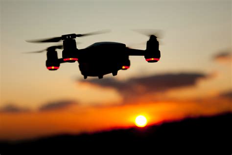drone volando foto de stock gratuita