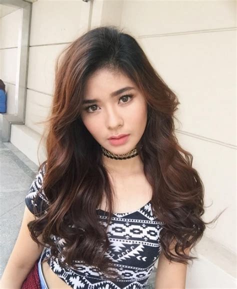 24 times loisa andalio nailed the choker trend