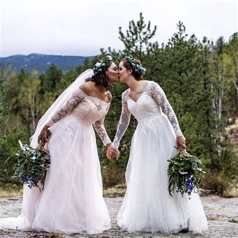 Épinglé sur lesbian proposals and weddings