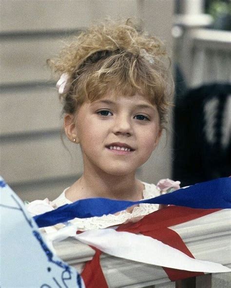 full house tv show stephanie michelle fuller house show photos