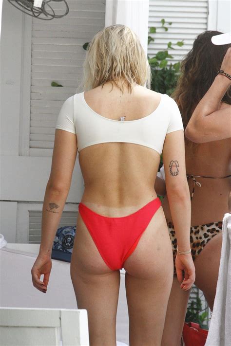 Sophie Turner In Bikini At Delano Hotel Pool In Miami 08