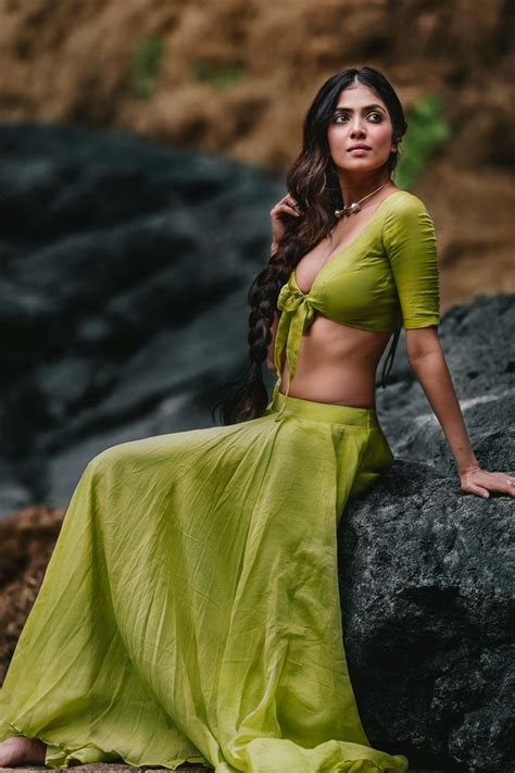 Actress Malavika Mohanan New Hottest Pictures In Green Dress Navel Queens