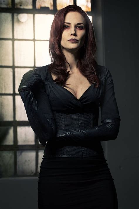 Check Out These Van Helsing Character Shots Atriz Mulheres Roupas