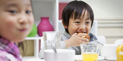 reasons  child eats differently   huffpost