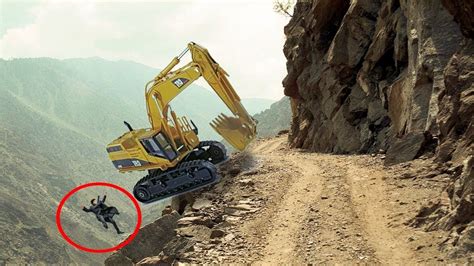extreme heavy equipment accidents caught  tape heavy equipment fail heavy equipment