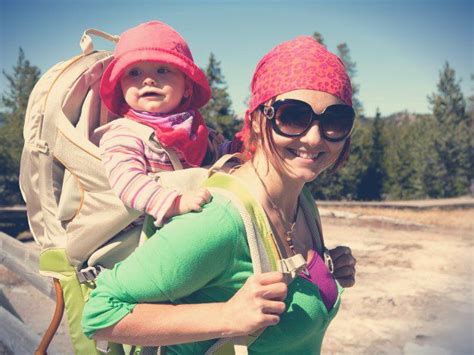 mães mochileiras levam filhos para viagens de aventura pelo mundo