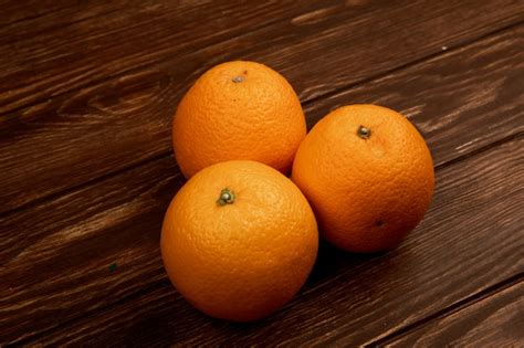 photo side view  fresh ripe oranges isolated  wooden surface
