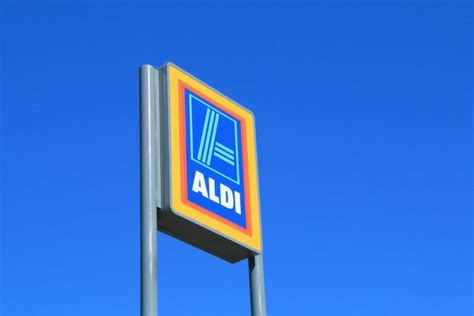 aldi joins supermarket top
