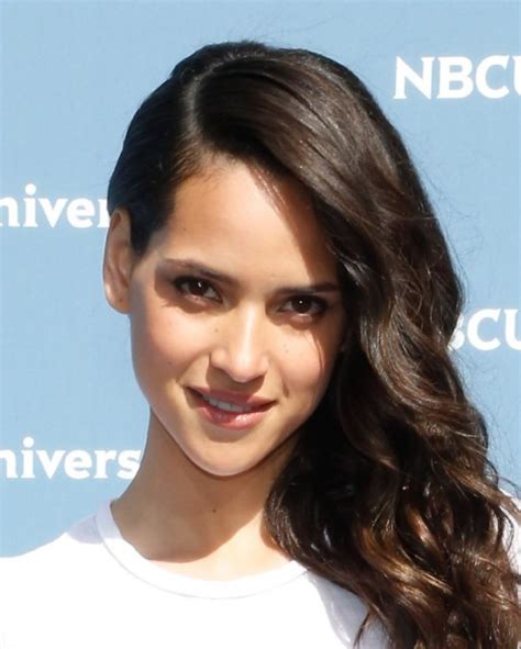 Adria Arjona Resimleri