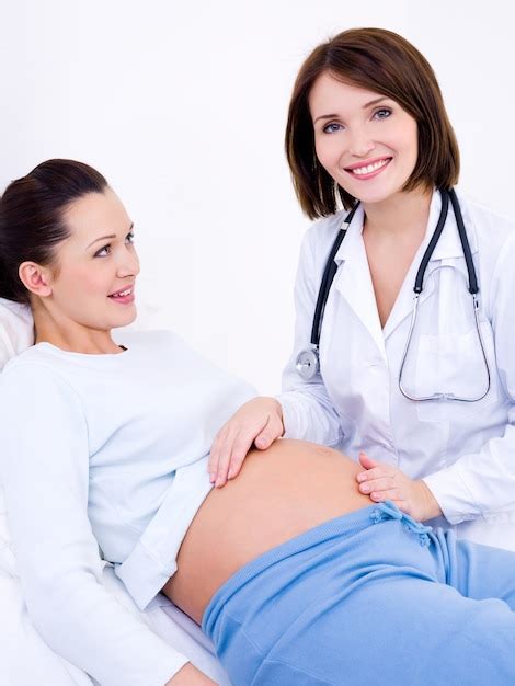 Free Photo Doctor Touches The Belly Of A Pregnant Woman