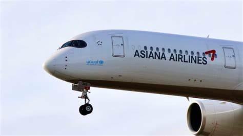 asiana airlines  erneut passagiere wiegen reisetopiach