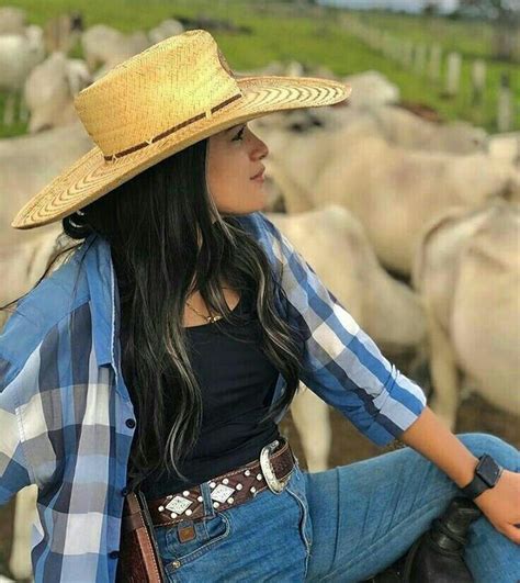 Pin De Robert Em Cowgirls Em 2021 Looks Country Feminino Moda Cowtry