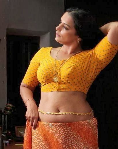 swetha menon hot saree drop scene in rathinirvedam ~ actress rare photo gallery aunties in