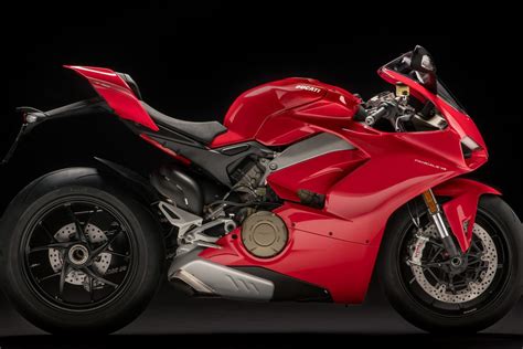 Η νέα ducati panigale v4 είναι το απόλυτο superbike moto