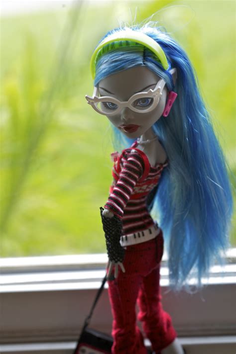 The Fashion Doll Review Ghoulia Yelps Monster High