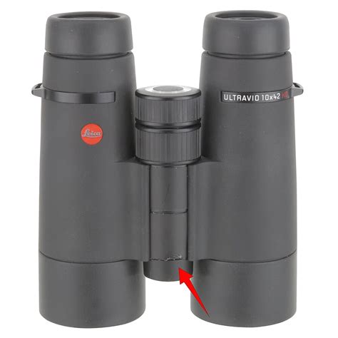 leica  ultravid  hd  binoculars  excellent condition wchips  plastic