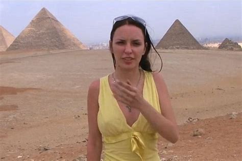 Порно клип на фона на пирамидите предизвика международен скандал