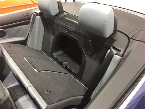 accessing  convertible rear fold  seats locking mechanism