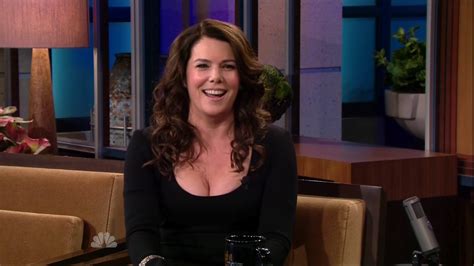 omg ladies lauren graham cleavage and leggy with jay leno august 30 2012