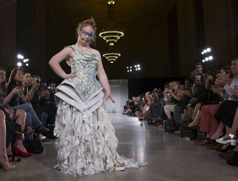 Madeline Stuart Becomes 2nd Model With Down S Syndrome To Walk Nyfw