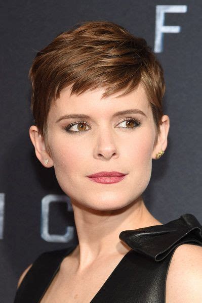 kate mara s perfect pixie at the fantastic four premiere rouge 18
