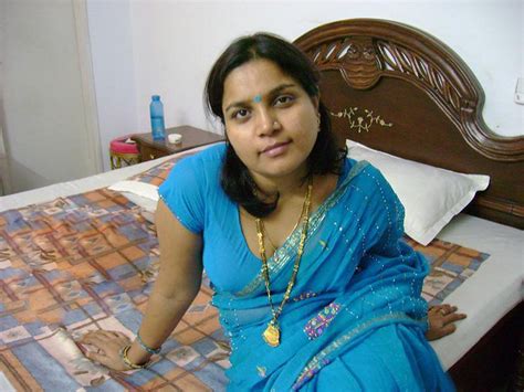 Hot Indian Aunties Photos Saree Pics Indian Aunty Pictures