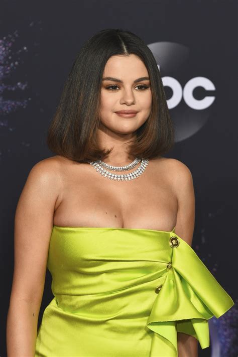 Selena Gomez Sexy In Green Dress Celebjihad Ltd