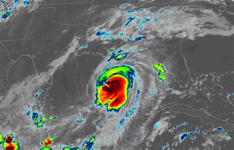 hurricane laura  reach major hurricane strength  landfall