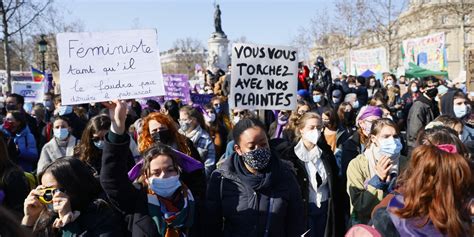 Rassemblement à Paris Pour Les Droits Des Femmes Appelées à La Grève