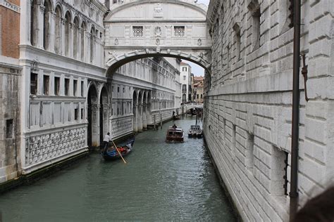 hotels  bridge  sighs veniceworld  travel guide