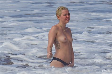 Nackte Miley Ray Cyrus In Paparazzi