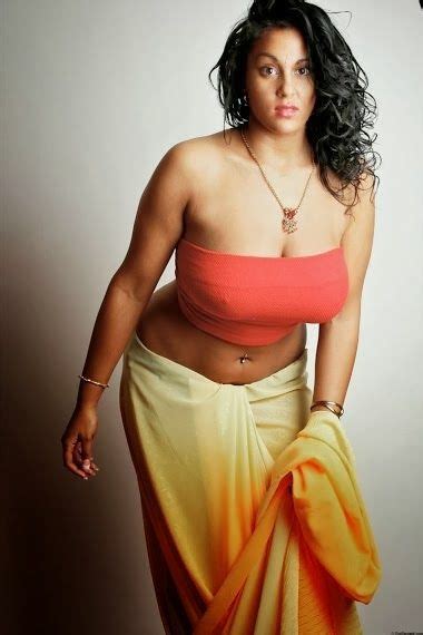 desi mallu aunty tight blouse cleavage images in hd