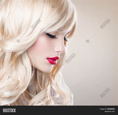 Beautiful Blonde Face Fucking Masturbating