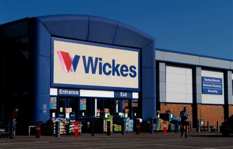 wickes rewards staff   days  leave employee benefits