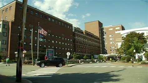 maine medical center adds  restrictions  visitors wgme