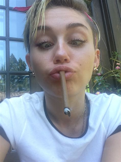 miley cyrus nude fappening leaks full collection