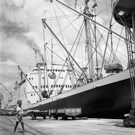 street 3 gallery of photos taken by the photographer vivian maier one