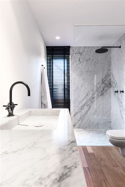 perfect marble bathrooms  black fixtures