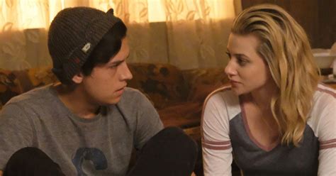 betty jughead worst couple no trust riverdale season 2