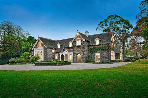 melbourne mansion owned   head   australia post lists   million mansion global