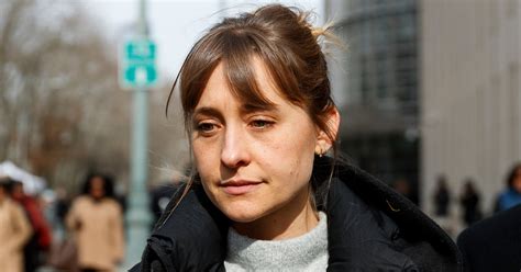 Nxivm Trial Allison Mack Lured Woman Into Sex Cult She