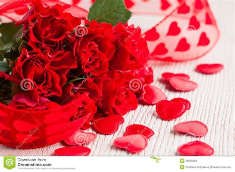 Rose Rosse Per Il Giorno Del Biglietto Di S Valentino Immagine Stock