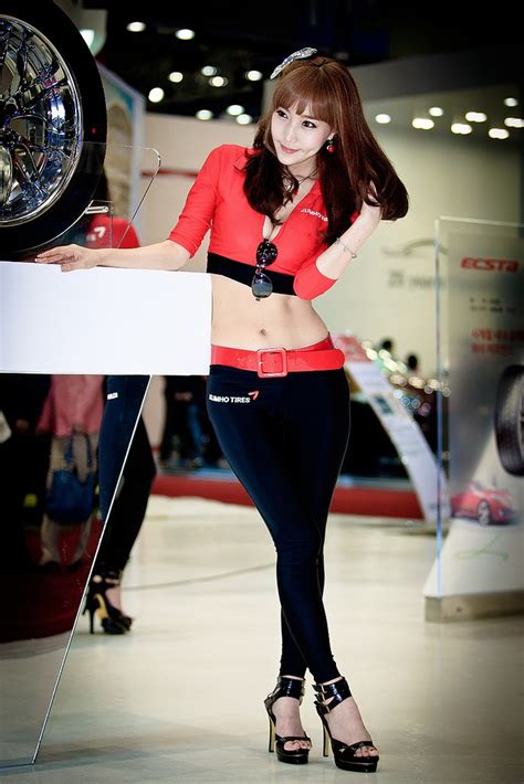 hot korean models at seoul motor show
